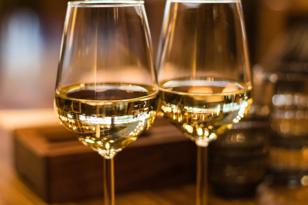 Eventi sul Vino 2026: Immagine di due calici di vino bianco