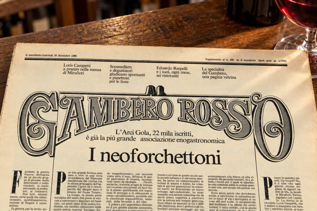 Gambero Rosso festeggia 40 anni: nella foto la prima pagina dello storico inserto "Il Gambero Rosso" del quotidiano il manifesto, datata martedì 16 dicembre 1986, con il titolo principale "I neoforchettoni"